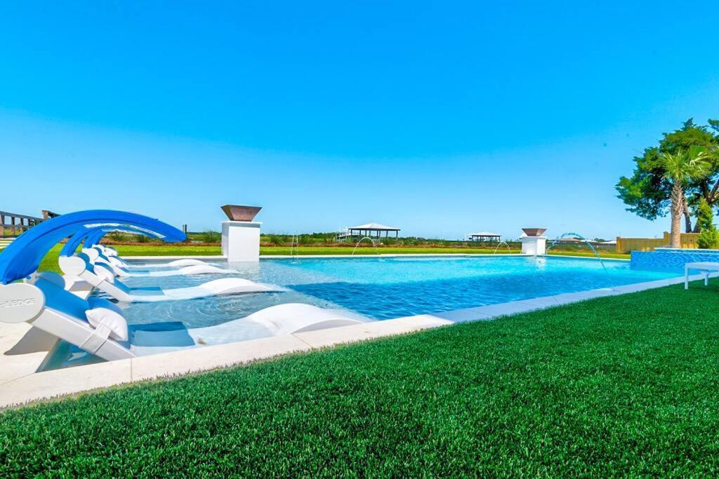 New Waterfront Home With Deep Water Dock Isle of Palms Kültér fotó