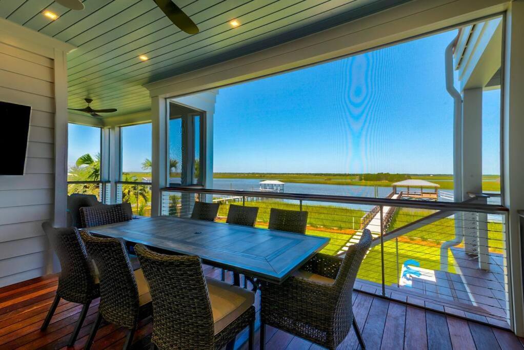New Waterfront Home With Deep Water Dock Isle of Palms Kültér fotó