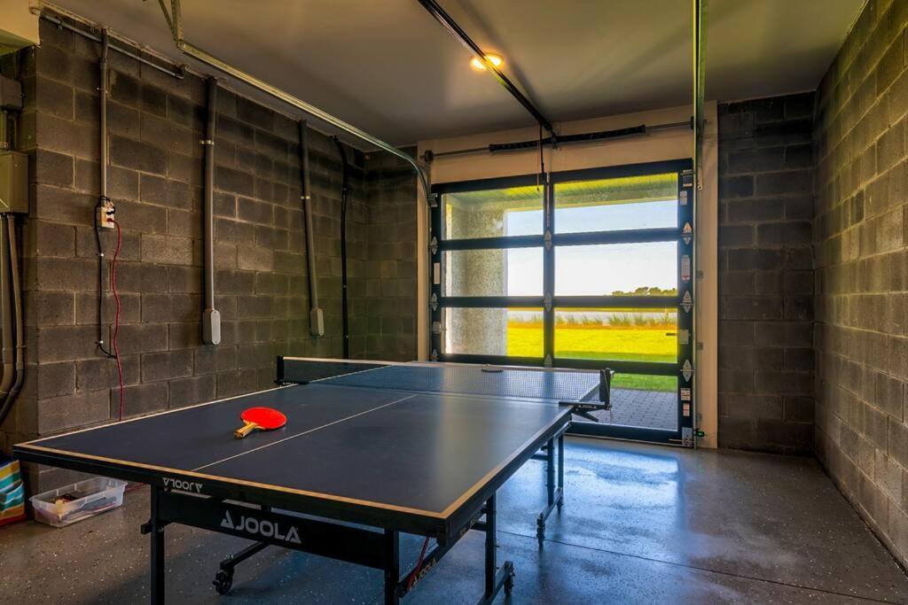New Waterfront Home With Deep Water Dock Isle of Palms Kültér fotó