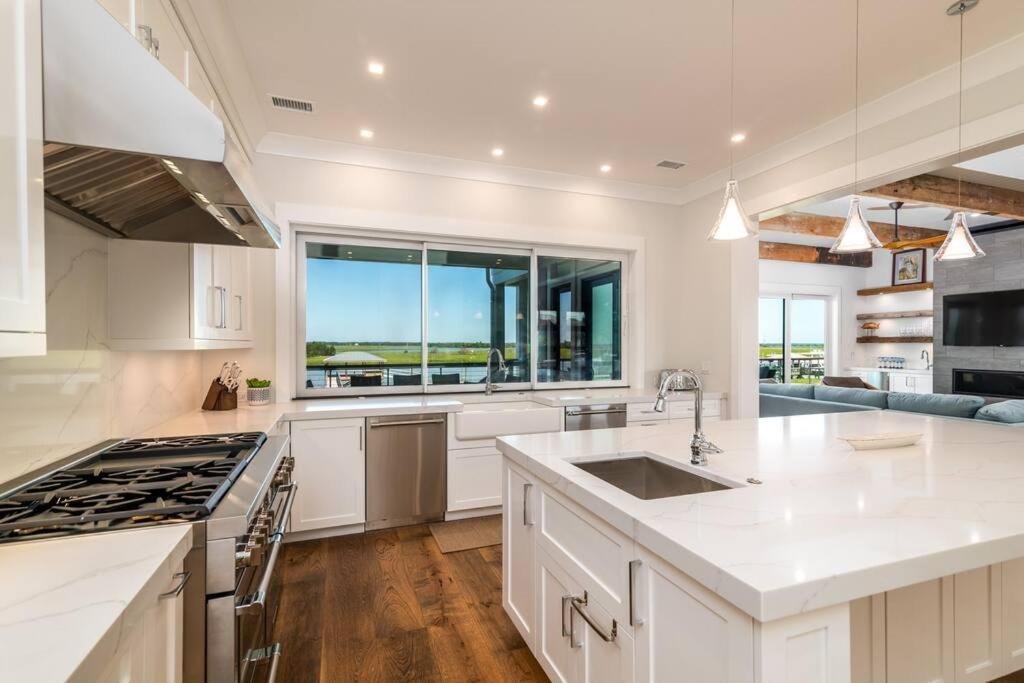 New Waterfront Home With Deep Water Dock Isle of Palms Kültér fotó