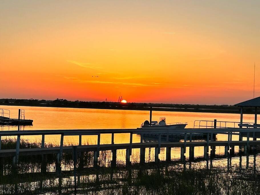 New Waterfront Home With Deep Water Dock Isle of Palms Kültér fotó