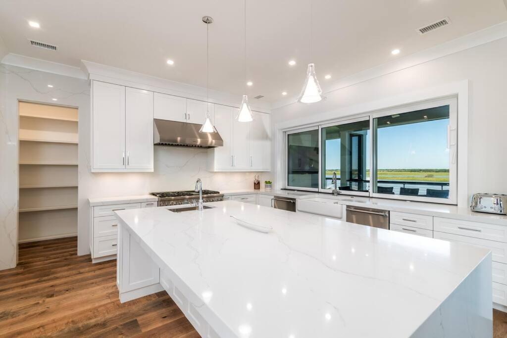 New Waterfront Home With Deep Water Dock Isle of Palms Kültér fotó
