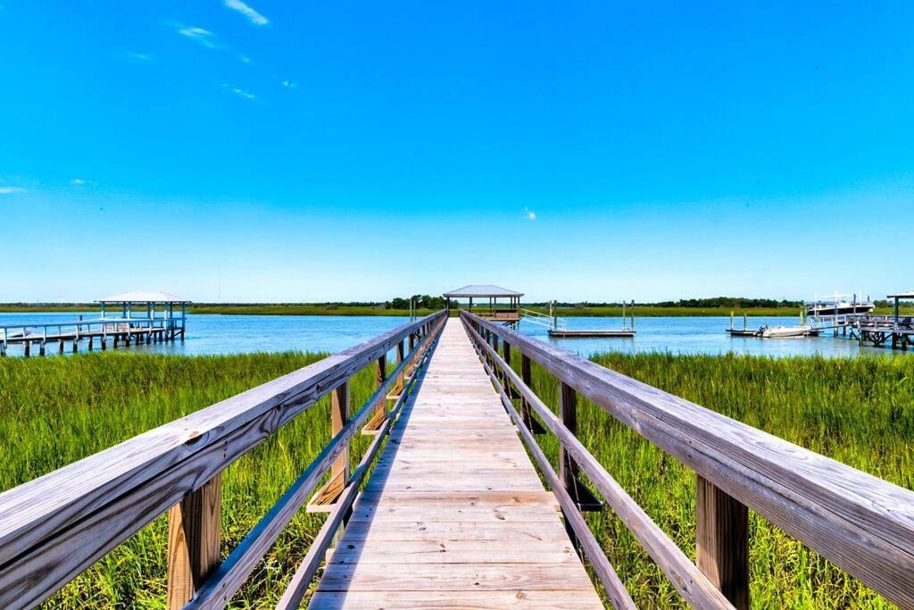New Waterfront Home With Deep Water Dock Isle of Palms Kültér fotó