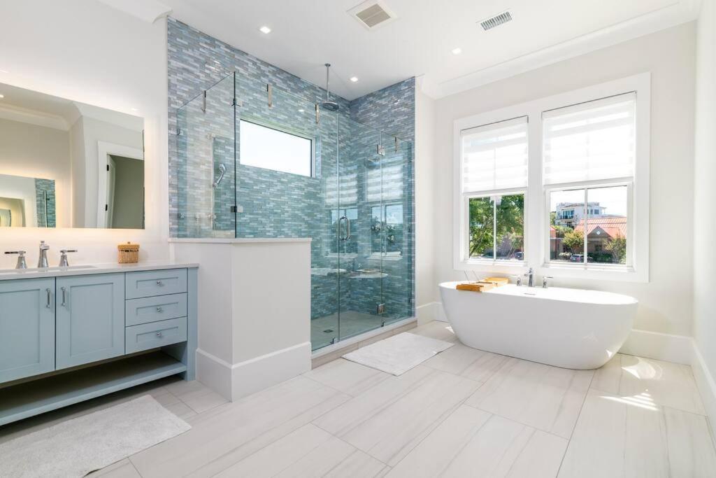 New Waterfront Home With Deep Water Dock Isle of Palms Kültér fotó