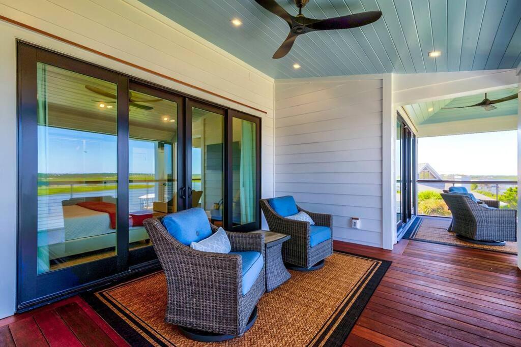 New Waterfront Home With Deep Water Dock Isle of Palms Kültér fotó